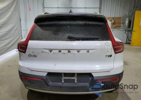 2019 Volvo Xc40 T5 Momentum z USA, uszkodzony, nr VIN YV4162UK1K2047858